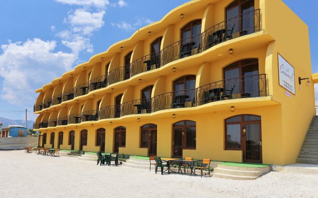 Гостиница Карамель в Коктебеле - забронировать гостиницу Карамель, цены и фото номеров Коктебель вид на фасад