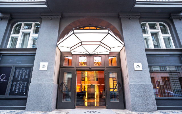 The Emblem Hotel вид на фасад