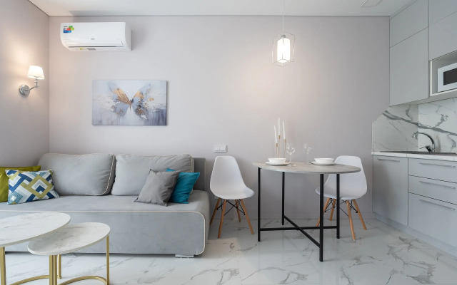Апартаменты Светлая студия Real Apartments