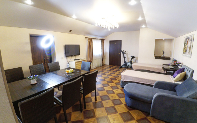 Guest house V gostyakh kak doma