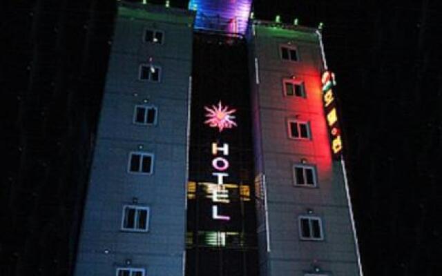 Hotel Sun вид на фасад