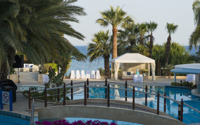 The Mediterranean Beach Hotel L 2