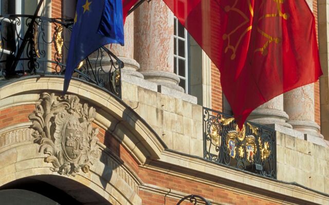 Отель Mercure Toulouse Centre Wilson Capitole hotel Франция, Тулуза - отзывы, цены и фото номеров - забронировать отель Mercure Toulouse Centre Wilson Capitole hotel онлайн балкон