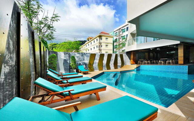 Отель New Nordic Ratana Suites бассейн
