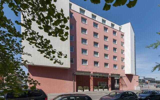 AZIMUT Hotel Vienna вид на фасад