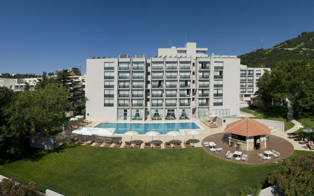 Tara Hotel детская площадка