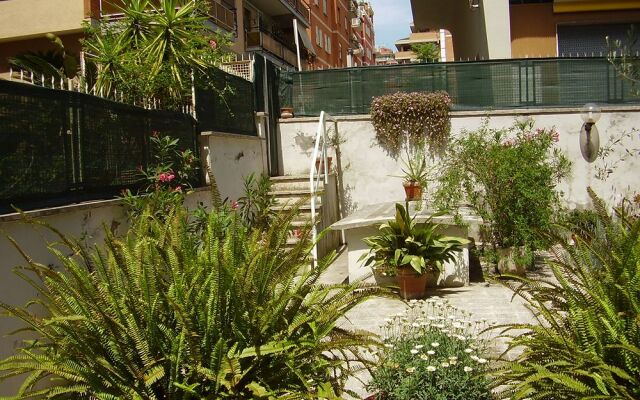 Отель Le Tare B&B собственный двор
