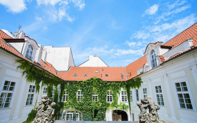 Smetana Hotel собственный двор