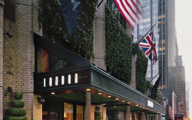 Отель The London NYC Нью-Йорк вход в здание