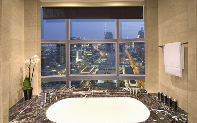 Jumeirah Emirates Towers 0