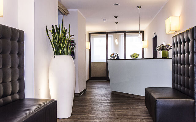 GHOTEL hotel & living München-Nymphenburg лобби