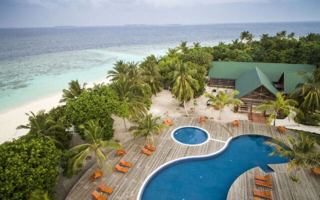 Furaveri Island Resort & Spa 1