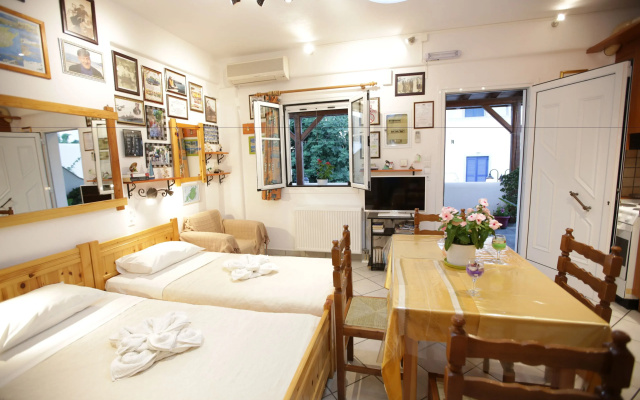 Kontaratos Studios & Apartments