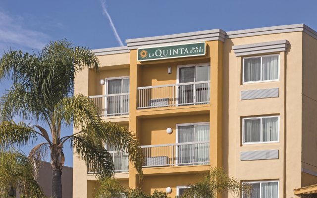 Отель La Quinta Inn & Suites by Wyndham San Diego Mission Bay США, Сан-Диего - отзывы, цены и фото номеров - забронировать отель La Quinta Inn & Suites by Wyndham San Diego Mission Bay онлайн вид на фасад