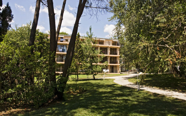 Отель Grand Hotel Oasis Болгария, Солнечный берег - отзывы, цены и фото номеров - забронировать отель Grand Hotel Oasis онлайн спортивное сооружение