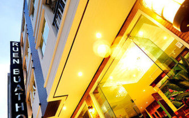 Отель Ruen Buathong Boutique Guest House вид на фасад