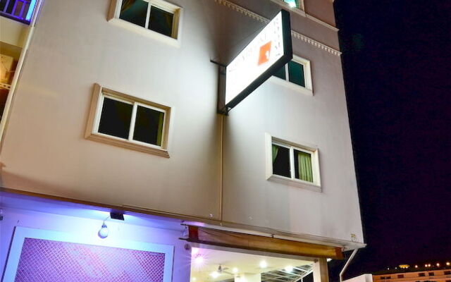 Squareone - Hostel закрытый бассейн