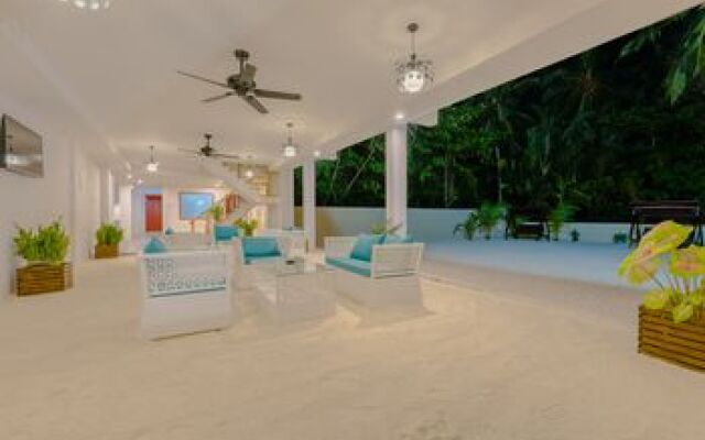 White Sand Dhigurah 2