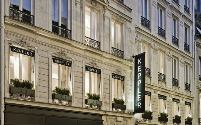 Отель Hôtel Keppler вид на фасад