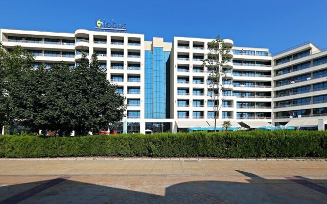 Hotel Globus - Half Board вид на фасад