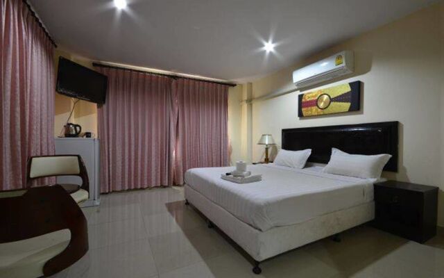 Royal Q&D Suites Hotel 2