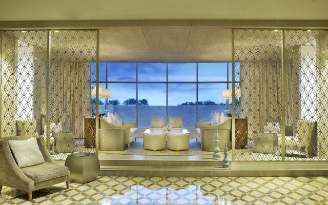 Habtoor Grand Resort, Autograph Collection 0