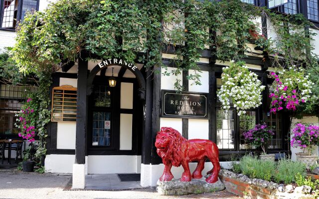 Best Western Red Lion Hotel вид на фасад