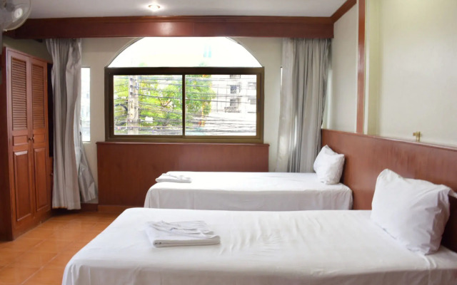 Отель Patong Sub Inn комната для гостей