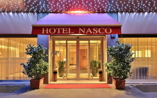 Qualys Hotel Nasco вход в здание