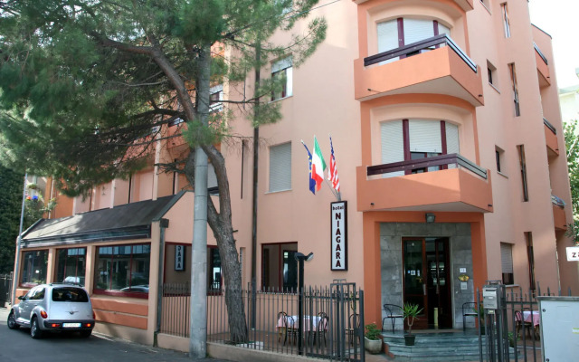 Hotel Niagara Rimini вид на фасад