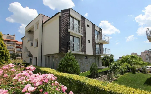 Апартаменты New Line Village Apartments фасад