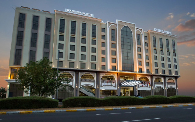 Отель Ayla Grand Hotel ОАЭ, Эль-Айн - отзывы, цены и фото номеров - забронировать отель Ayla Grand Hotel онлайн вид на фасад