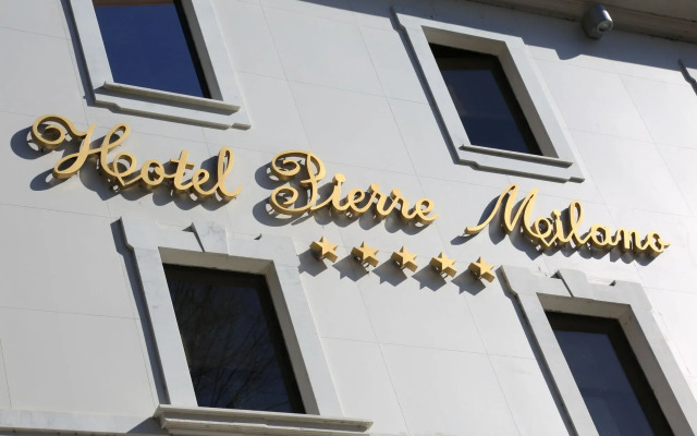 Hotel Pierre Milano экстерьер
