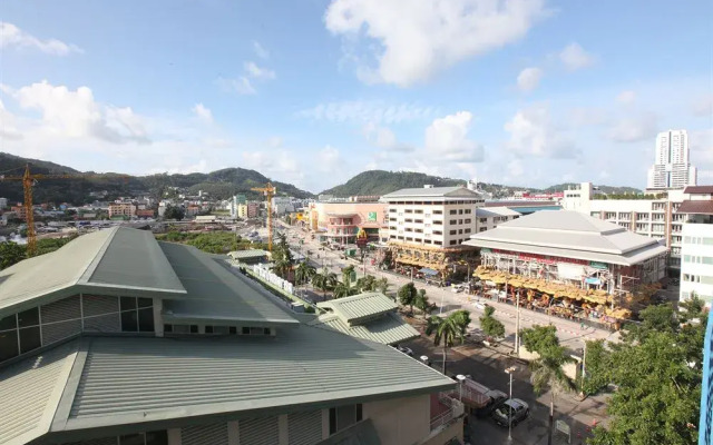 Ocean & Ole Hotel Patong вид на горы