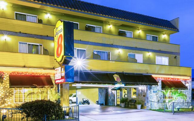 Super 8 by Wyndham Inglewood/LAX/LA Airport 1