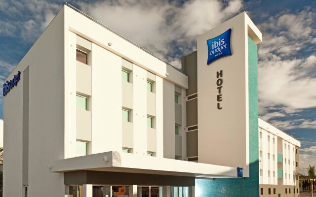Отель ibis budget Tanger Марокко, Медина Танжера - отзывы, цены и фото номеров - забронировать отель ibis budget Tanger онлайн вид на фасад