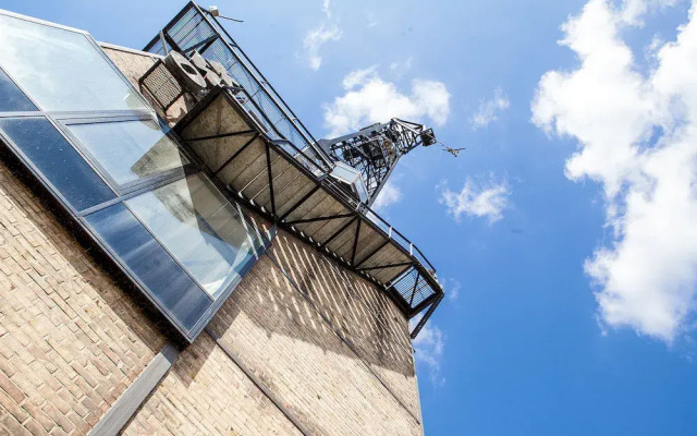 Отель Industrial House On The Riverside вид на фасад