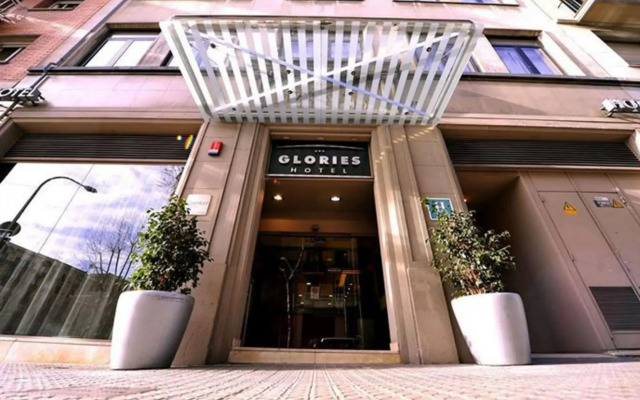 Hotel Glories крыльцо