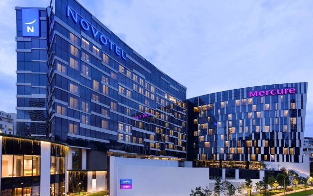 Отель Novotel Singapore on Stevens вид на фасад
