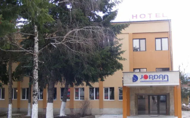 Отель Jordan вид на фасад