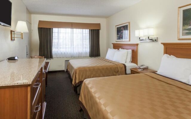 Travelodge by Wyndham Fullerton Near Anaheim 0