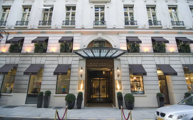 Отель Sofitel Paris Le Faubourg вход в здание