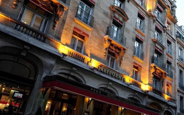 Отель Hôtel California Champs Elysées вид на фасад