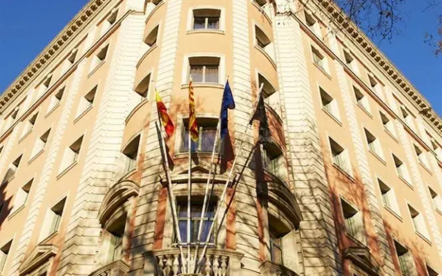 Отель Le Meridien Barcelona вид на фасад