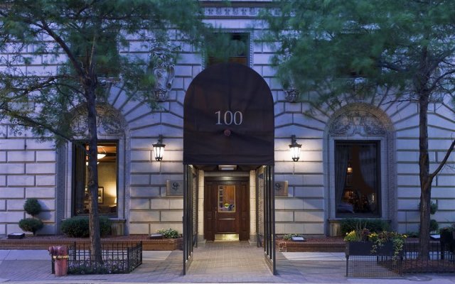 The Tremont Chicago Hotel at Magnificent Mile 2