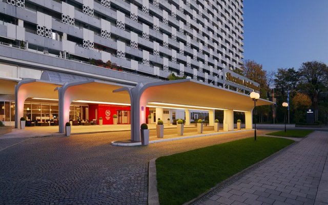 Sheraton Munich Arabellapark Hotel 1