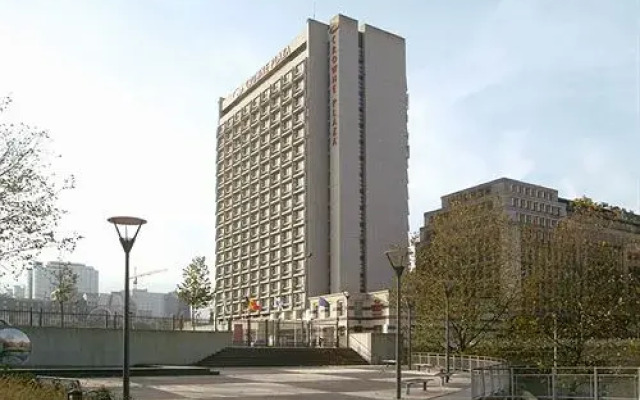 Отель Crowne Plaza Europa Hotel Бельгия, Брюссель - отзывы, цены и фото номеров - забронировать отель Crowne Plaza Europa Hotel онлайн вид на фасад