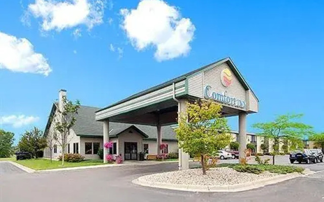 Comfort Inn In Willmar United States Of America From 142 Photos
