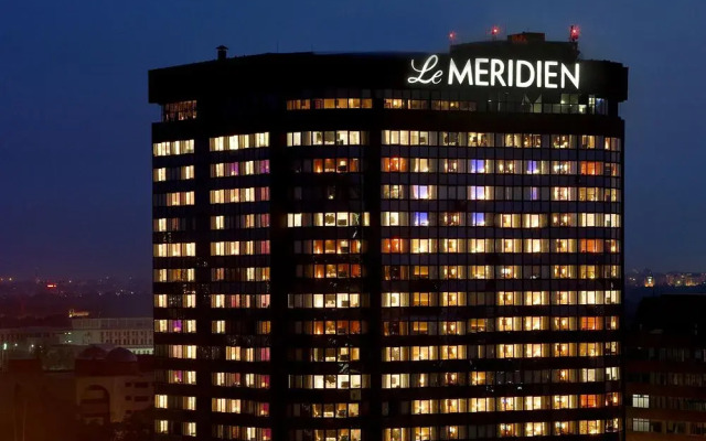 Отель Le Meridien New Delhi фасад