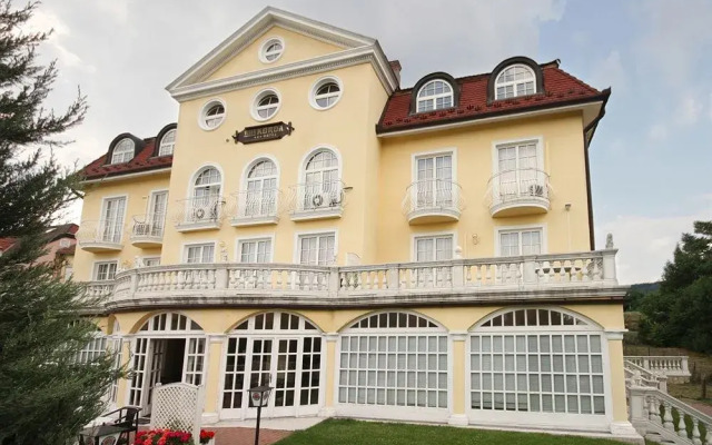 Villa Korda Hotel вид на фасад